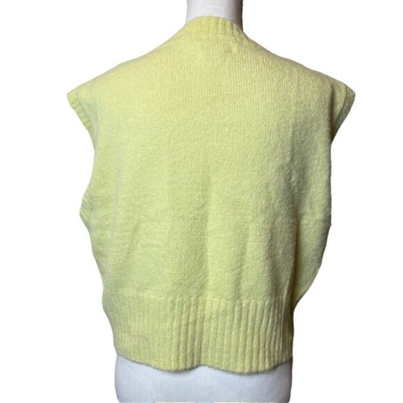 NWOT Jessica Simpson Sleeveless Sweater Vest Solid Lemon Lime V-Neck Size Medium - Picture 3 of 7